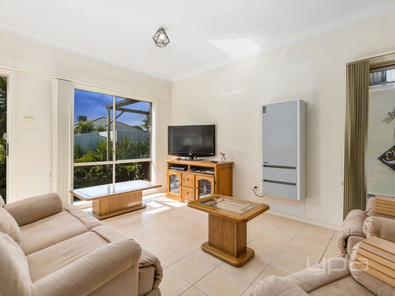 14 Ridgeway, Melton West VIC 3337