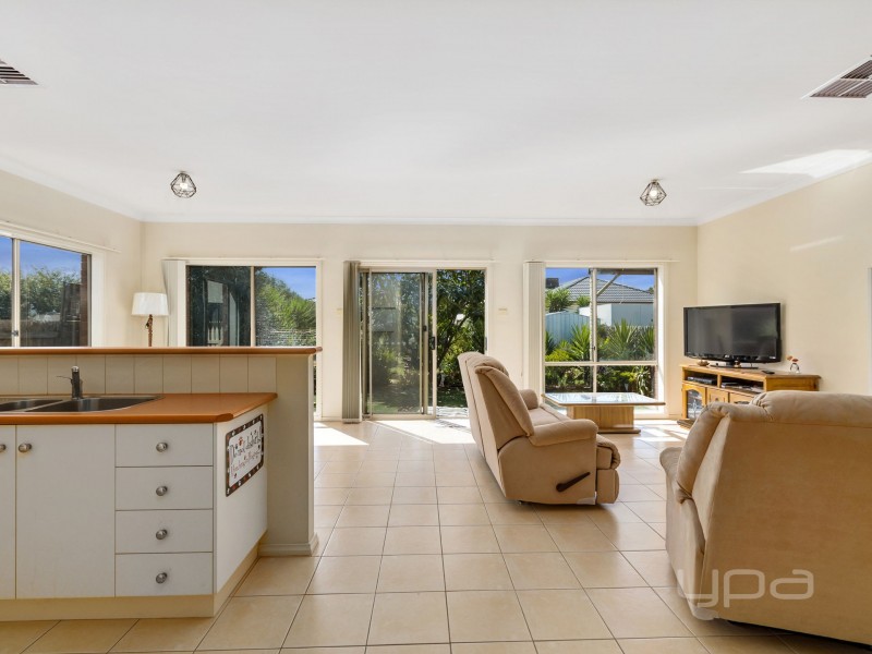 14 Ridgeway, Melton West VIC 3337