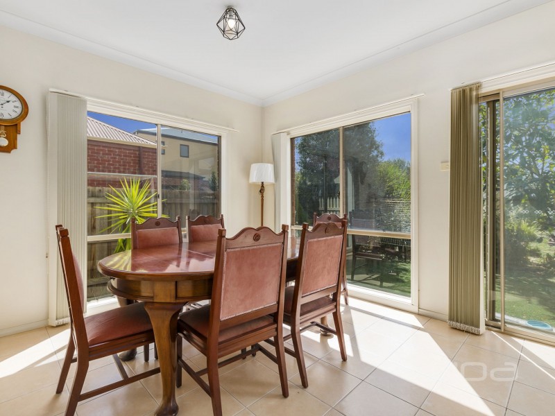 14 Ridgeway, Melton West VIC 3337