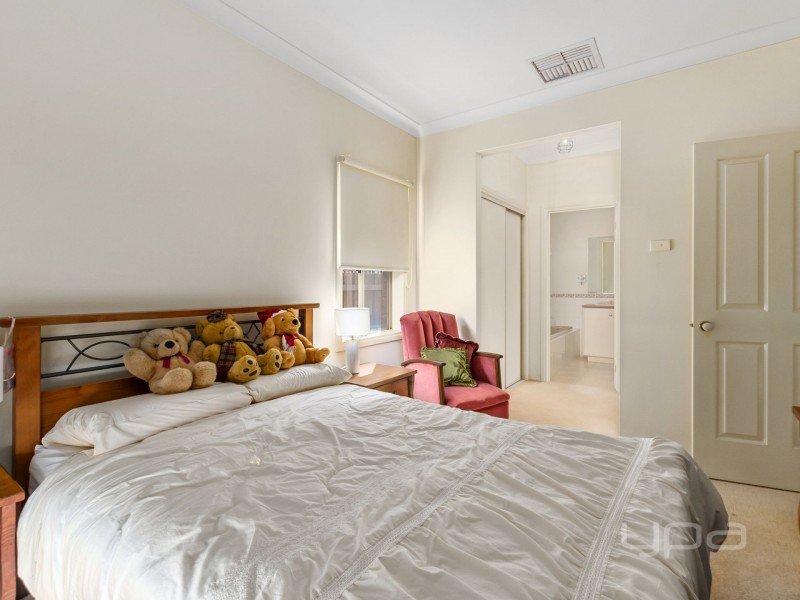 14 Ridgeway, Melton West VIC 3337