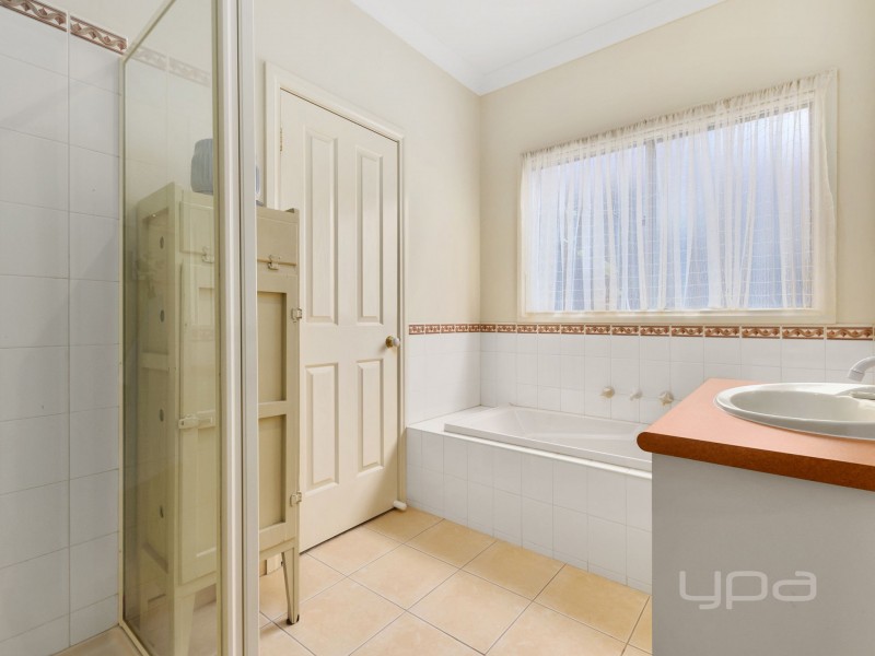 14 Ridgeway, Melton West VIC 3337