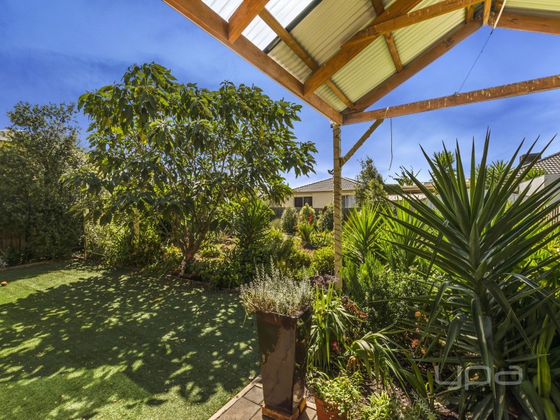 14 Ridgeway, Melton West VIC 3337