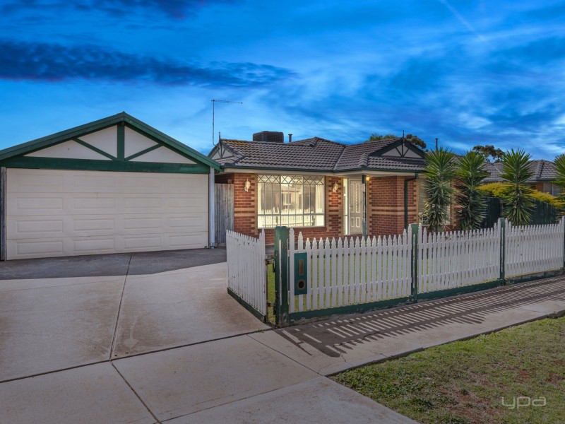 18 Moodie Street, Melton South VIC 3338