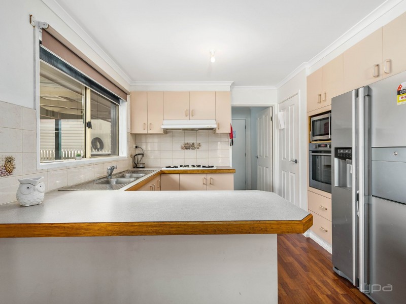 18 Moodie Street, Melton South VIC 3338