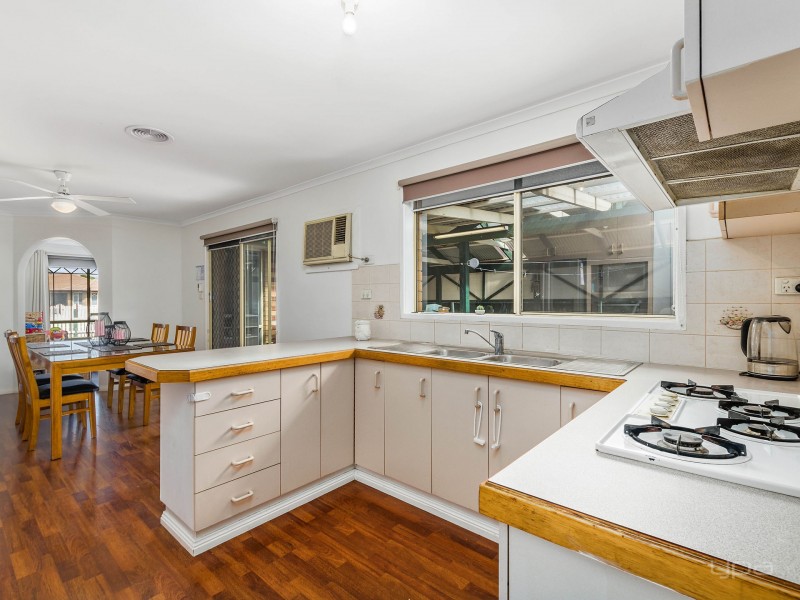 18 Moodie Street, Melton South VIC 3338