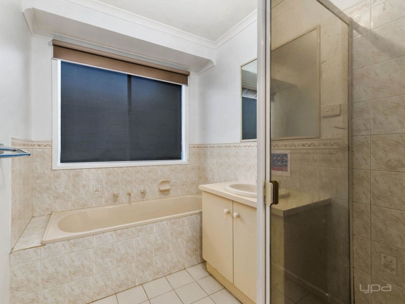 18 Moodie Street, Melton South VIC 3338