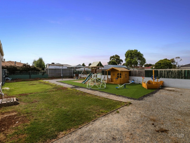 18 Moodie Street, Melton South VIC 3338