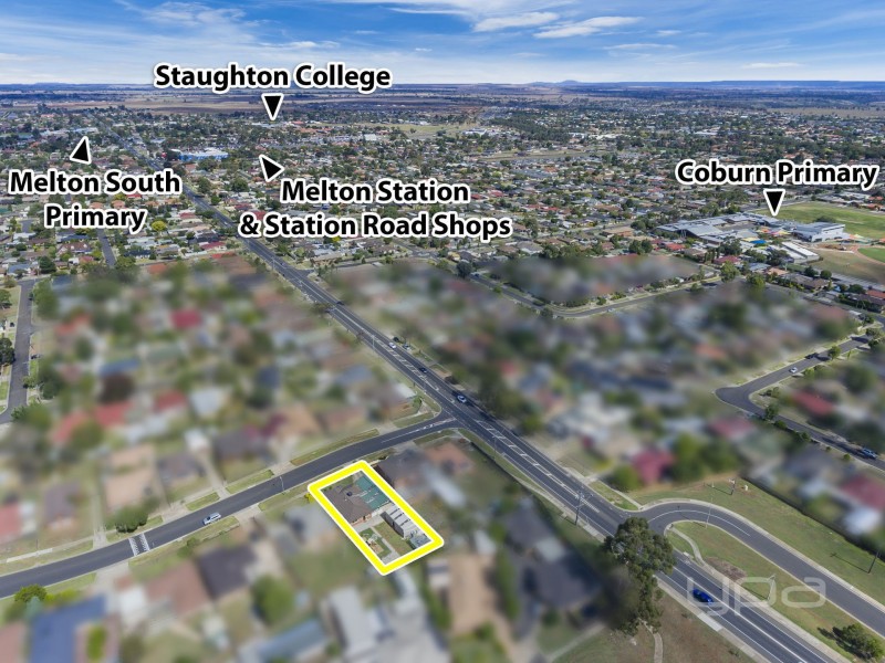 18 Moodie Street, Melton South VIC 3338
