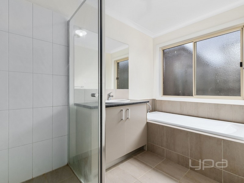 6 Hall Mark Place, Kurunjang VIC 3337