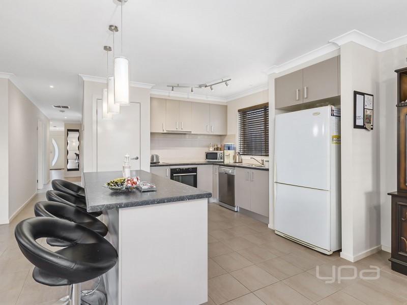 6 Hall Mark Place, Kurunjang VIC 3337