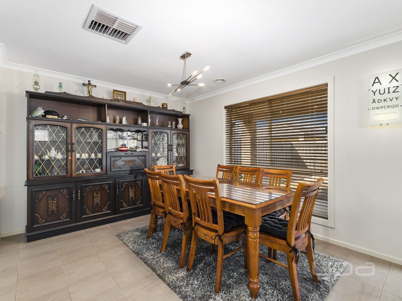 6 Hall Mark Place, Kurunjang VIC 3337