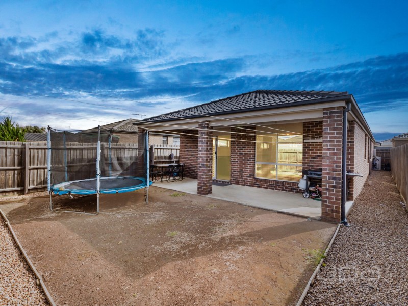 6 Hall Mark Place, Kurunjang VIC 3337