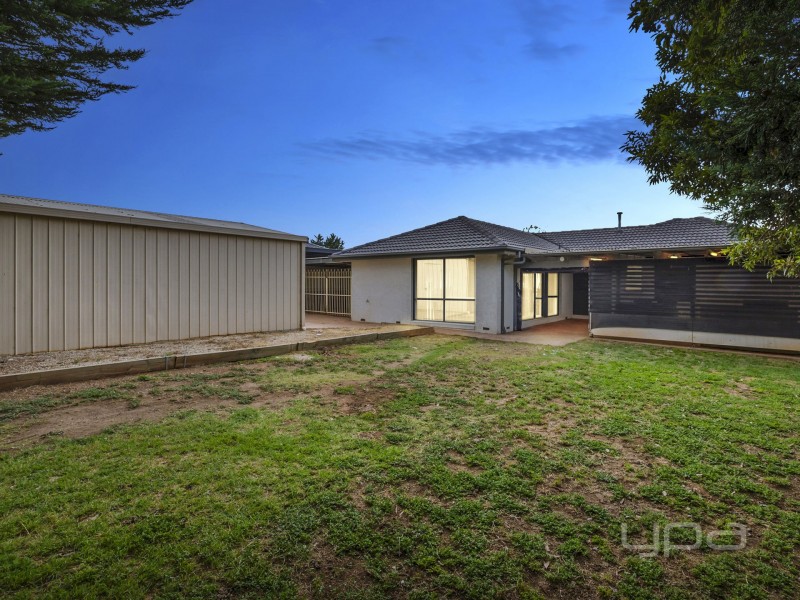 4 Merdon Place, Kurunjang VIC 3337