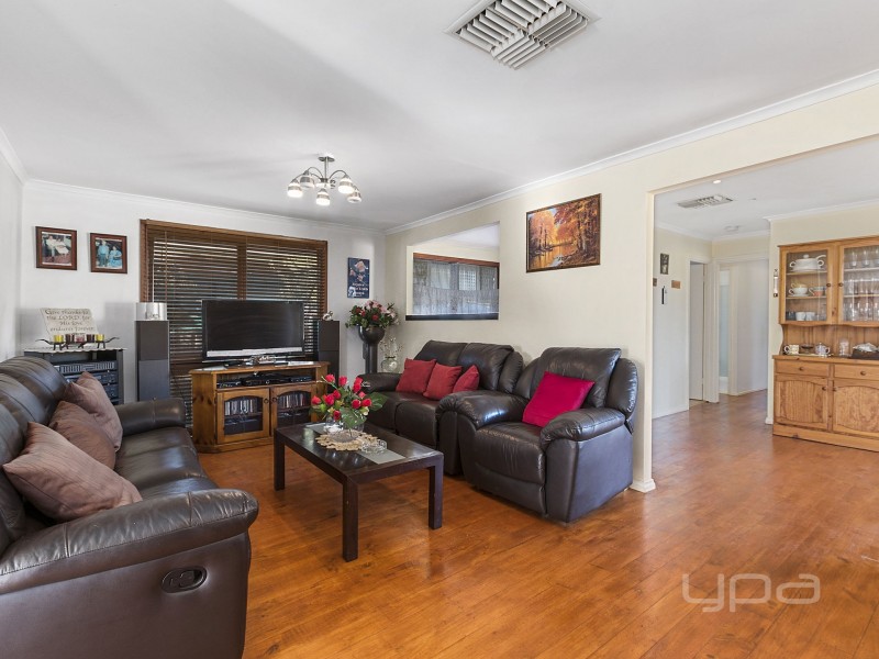 3 Karen Place, Melton West VIC 3337