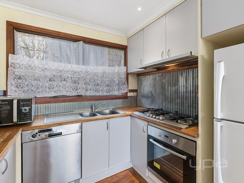 3 Karen Place, Melton West VIC 3337