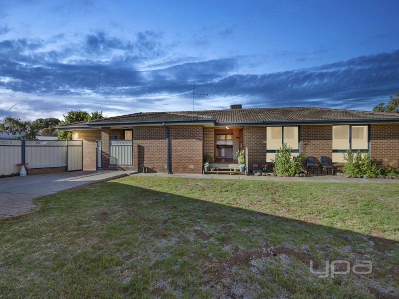 3 Karen Place, Melton West VIC 3337