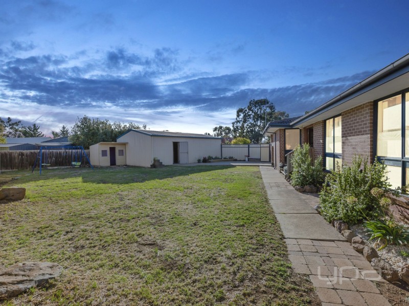 3 Karen Place, Melton West VIC 3337