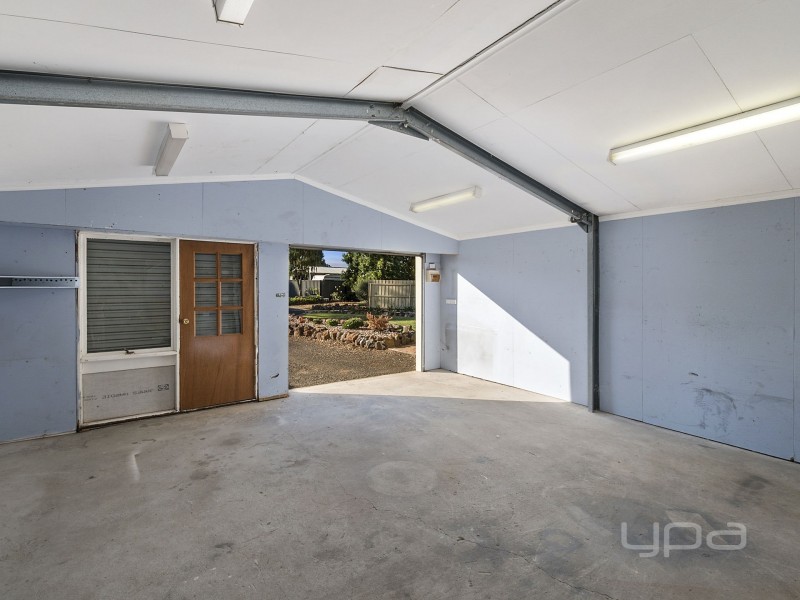 3 Karen Place, Melton West VIC 3337