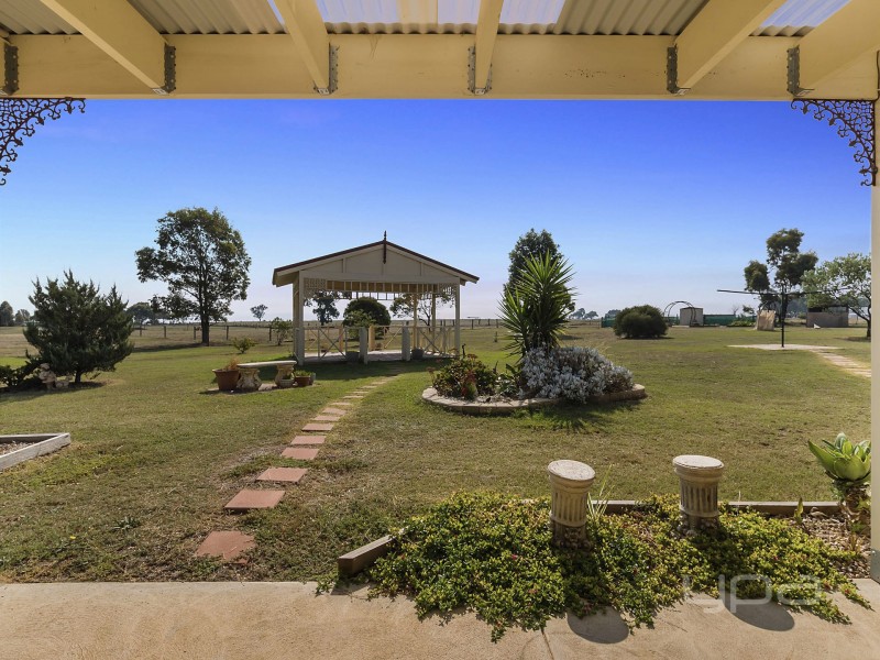 2 Riverview Drive, Hopetoun Park VIC 3340