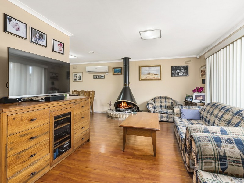 91 First Avenue, Melton South VIC 3338