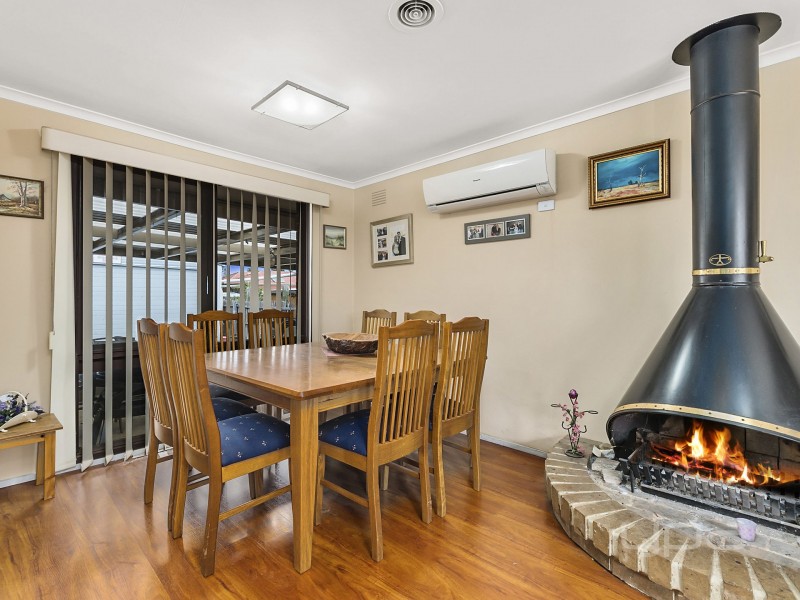 91 First Avenue, Melton South VIC 3338