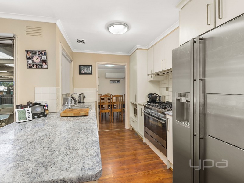 91 First Avenue, Melton South VIC 3338