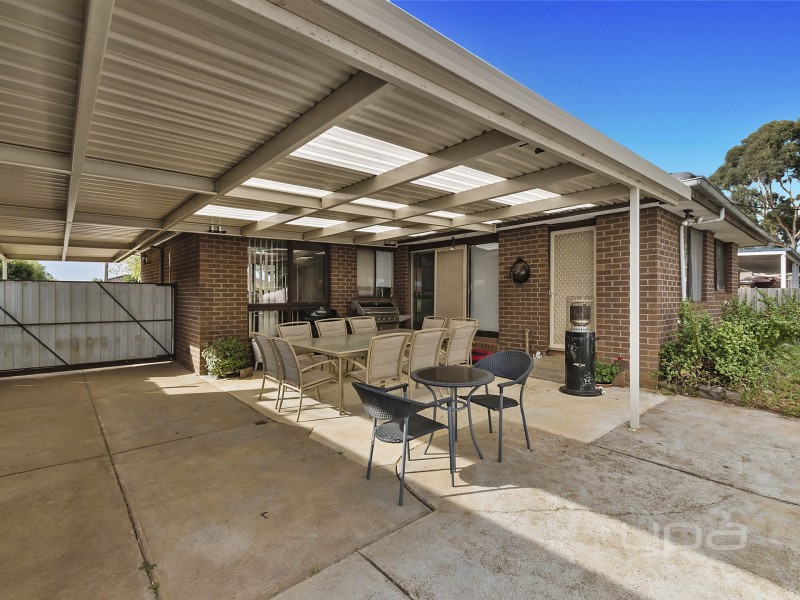 91 First Avenue, Melton South VIC 3338