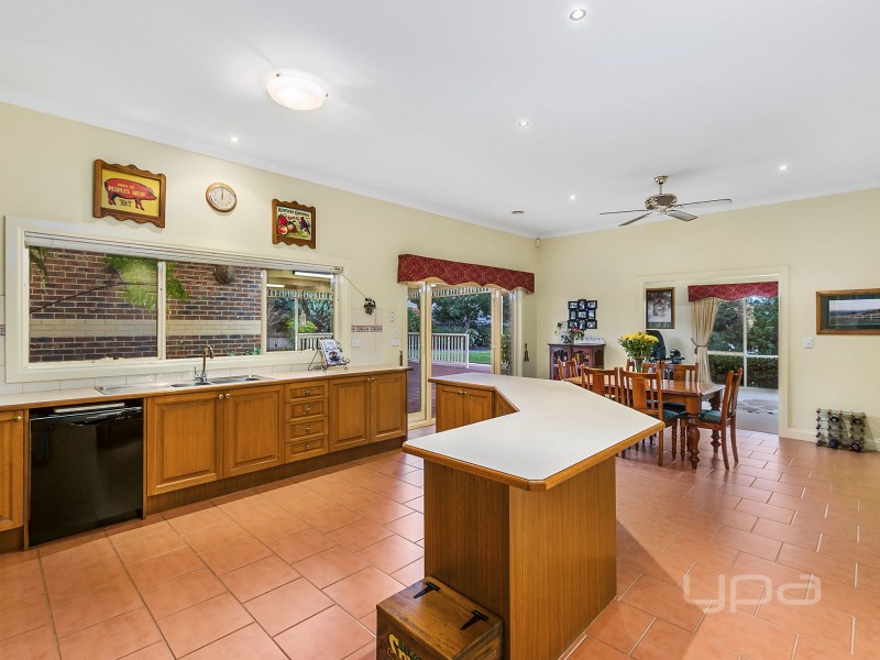 44 Springbank Way, Brookfield VIC 3338