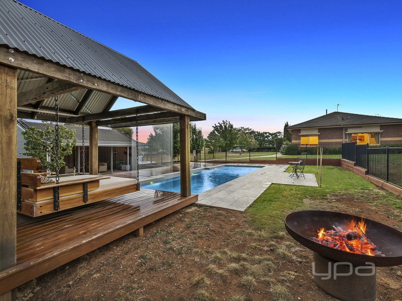 44 Springbank Way, Brookfield VIC 3338