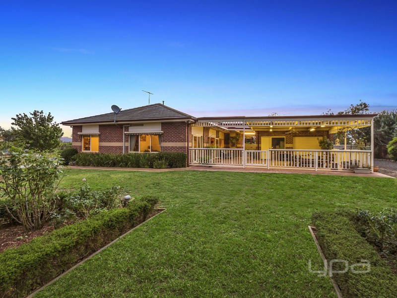 44 Springbank Way, Brookfield VIC 3338