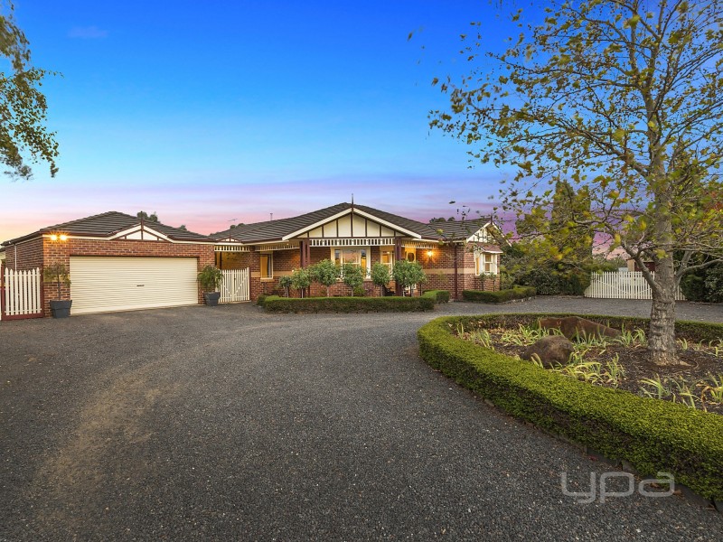 44 Springbank Way, Brookfield VIC 3338