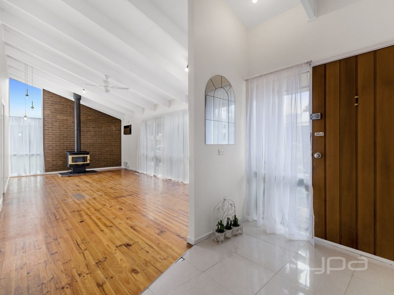 8 Havelock Place, Melton West VIC 3337