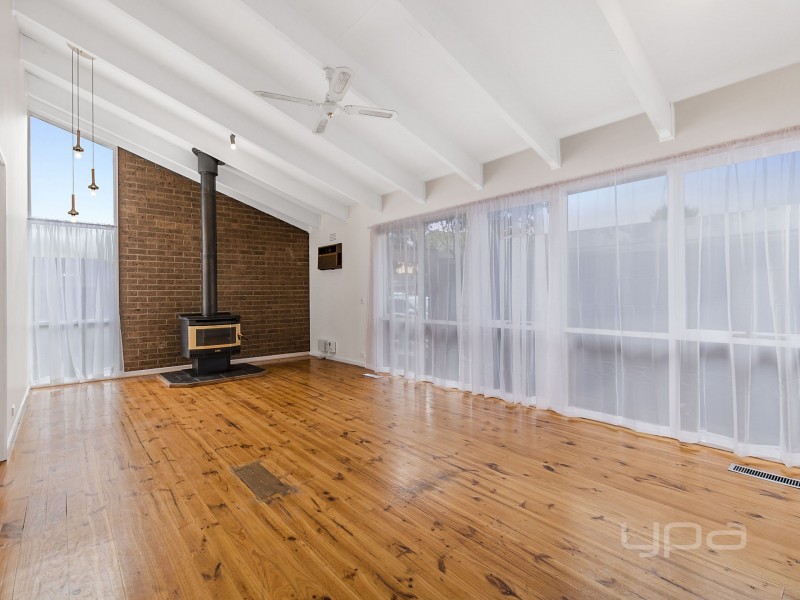 8 Havelock Place, Melton West VIC 3337