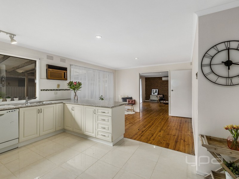 8 Havelock Place, Melton West VIC 3337