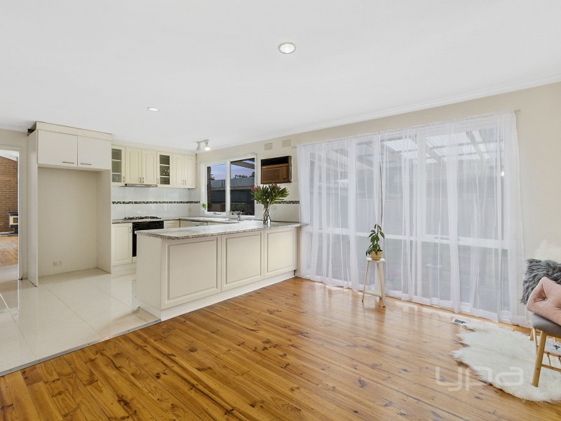 8 Havelock Place, Melton West VIC 3337