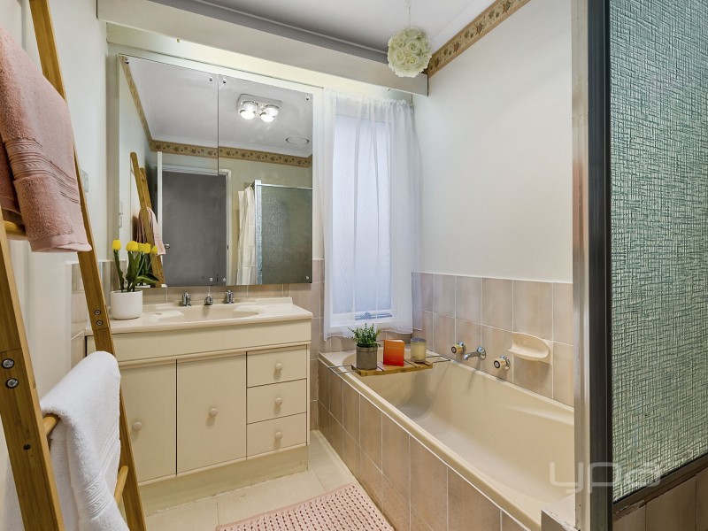 8 Havelock Place, Melton West VIC 3337