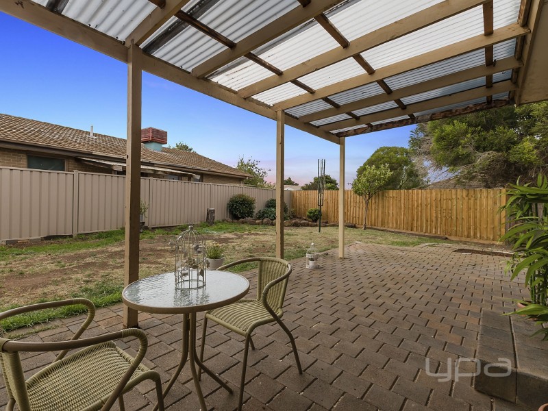 8 Havelock Place, Melton West VIC 3337