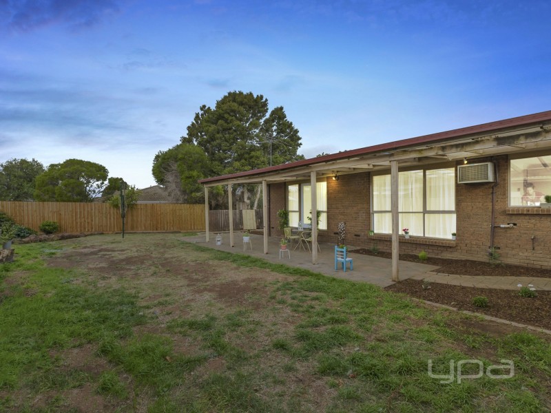 8 Havelock Place, Melton West VIC 3337