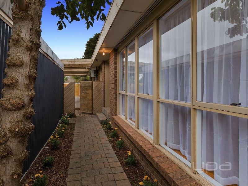 8 Havelock Place, Melton West VIC 3337