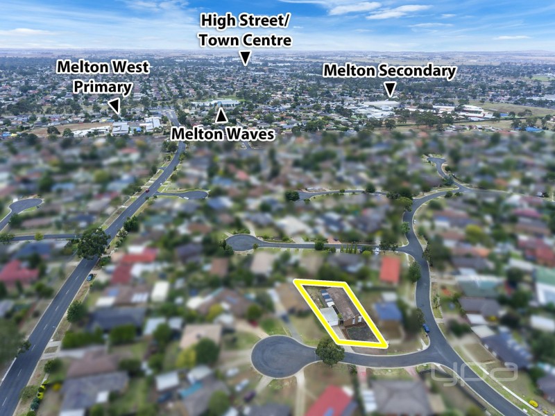 8 Havelock Place, Melton West VIC 3337