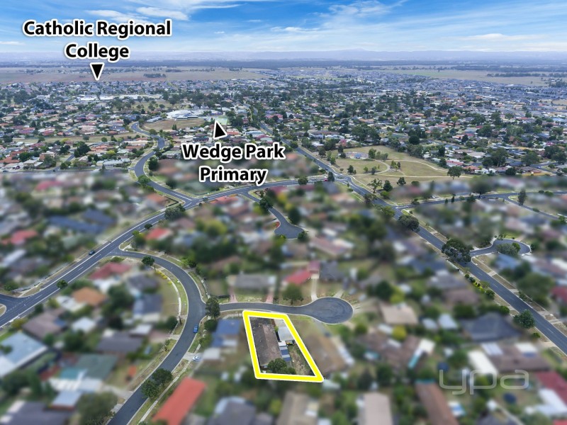 8 Havelock Place, Melton West VIC 3337