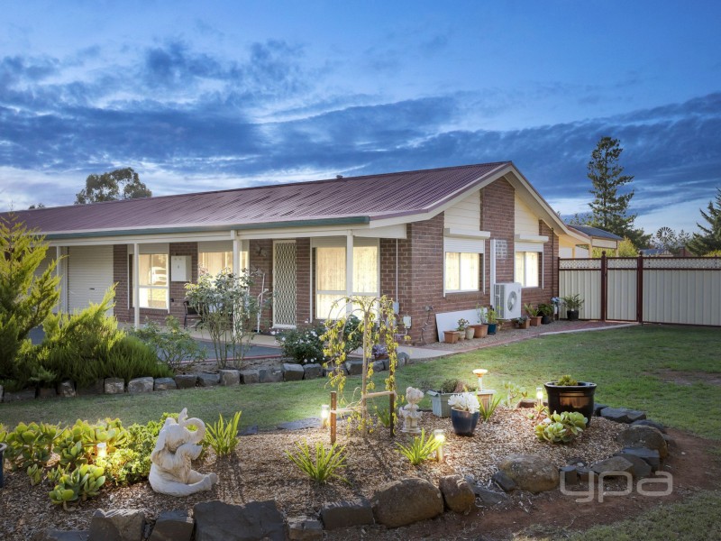 36 Croxton Drive, Kurunjang VIC 3337