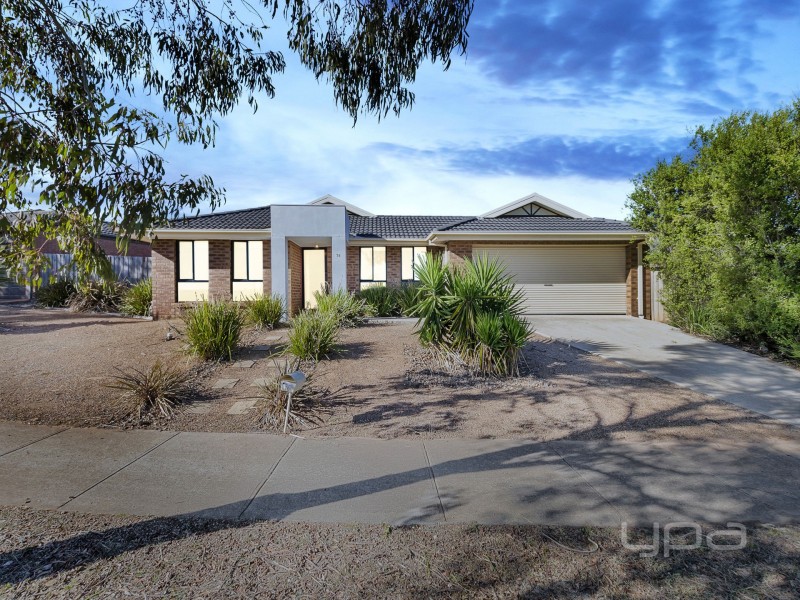 76 Black Knight Way, Kurunjang VIC 3337