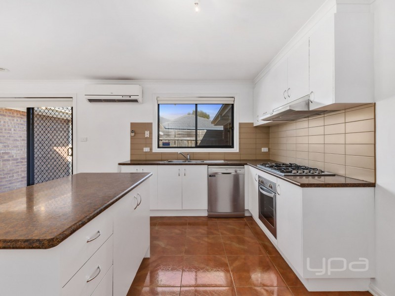 76 Black Knight Way, Kurunjang VIC 3337