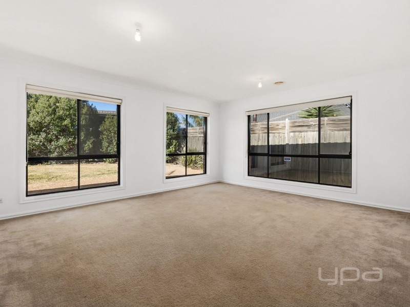 76 Black Knight Way, Kurunjang VIC 3337