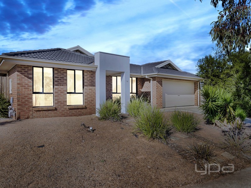 76 Black Knight Way, Kurunjang VIC 3337