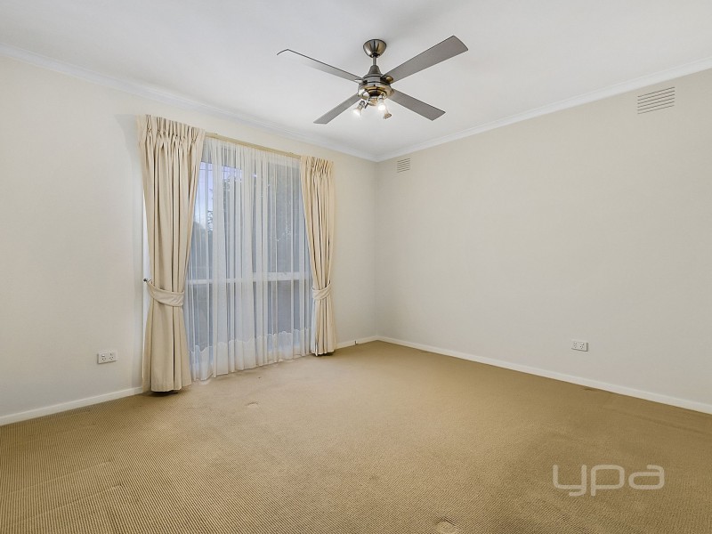 49 Bridgeford Crescent, Melton South VIC 3338