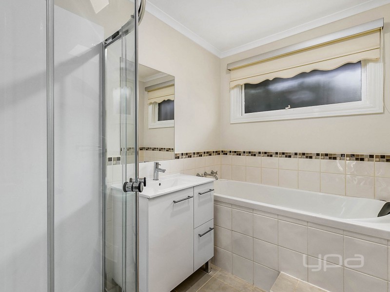 49 Bridgeford Crescent, Melton South VIC 3338