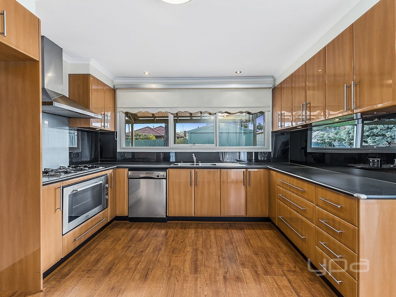 49 Bridgeford Crescent, Melton South VIC 3338