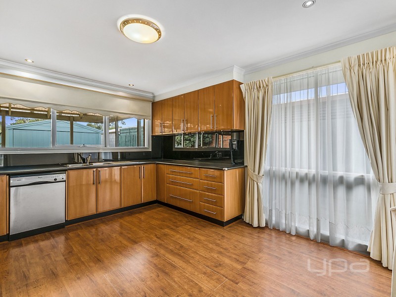 49 Bridgeford Crescent, Melton South VIC 3338